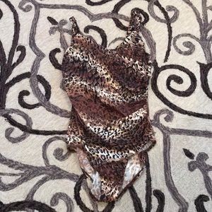 Jantzen leopard one piece ☀️ cute strap details